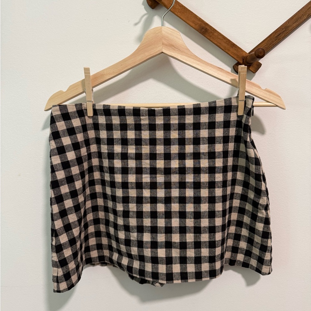GAP Black and Cream Gingham Skort